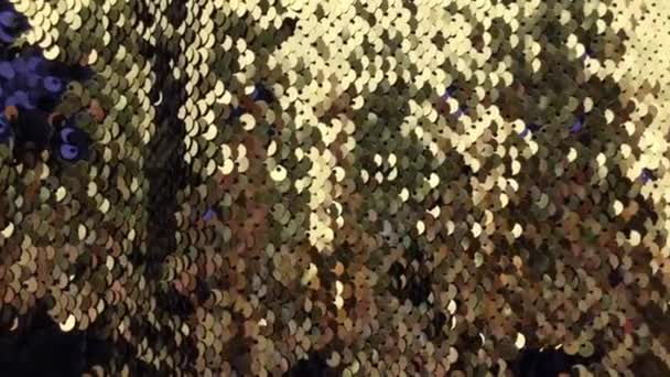 Altın parlak Payetler pırıl pırıl arka plan. Parlayan ışıltılı moda payetli tekstil — Stok video