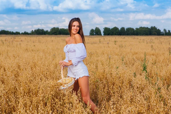 Rural Countryside Scene Young Beautiful Woman Long Hair Dressed White — Stock Photo, Image