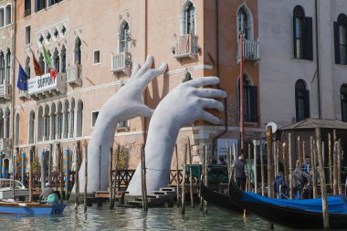   Destek. İtalya. Venedik. Deniz den şehir. Koruma altında olun