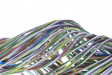 Kablo beyaz arkaplanda izole edildi