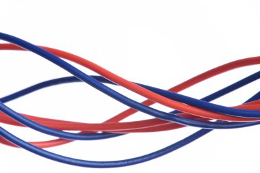 Elektrik kablosu beyaz arkaplanda izole edildi