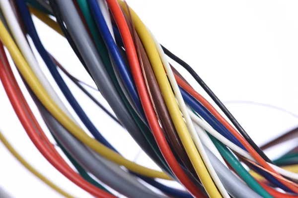 Beyaz Arka Plan Üzerinde Izole Renkli Bilgisayar Kablosu — Stok fotoğraf