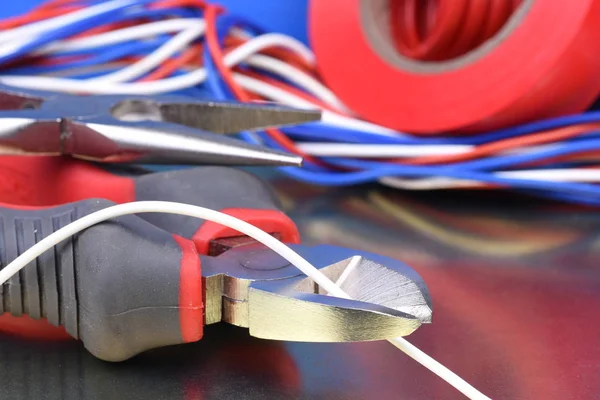 Pliers Cutting Electrical Wires Closeup — Stock Photo, Image