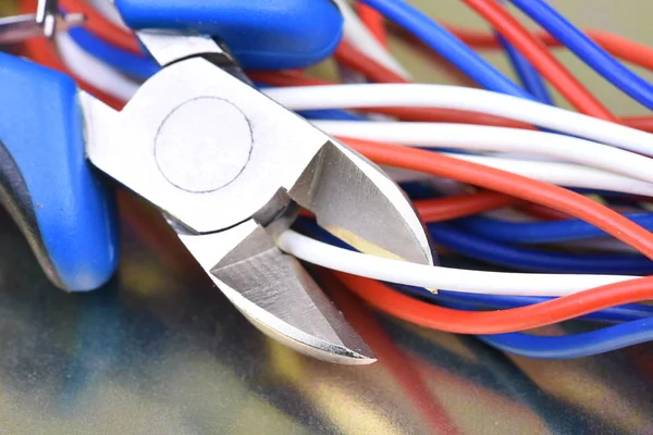 Pliers Cutting Electrical Wires Closeup — Stock Photo, Image