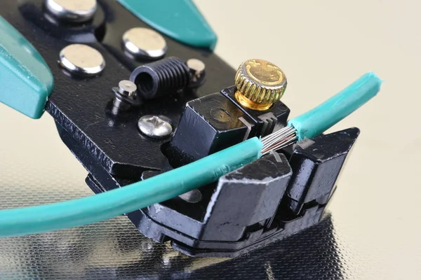 带电缆的电动工具线剥离器 — 图库照片