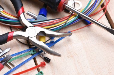 Elektrikçi ve kablolar için Araçlar