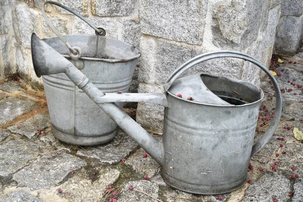 Old Watering Can Bucket Garden — Stock Photo, Image