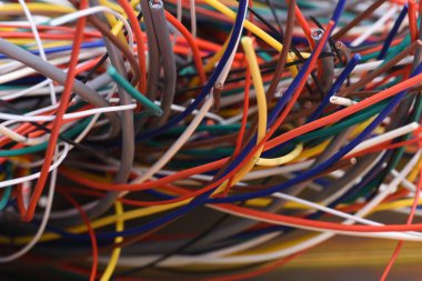 Multidolored elektrik kabloları portre