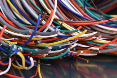 Multidolored elektrik kabloları portre