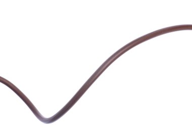 Beyaz bir arka plan üzerinde izole kahverengi elektrikli tel