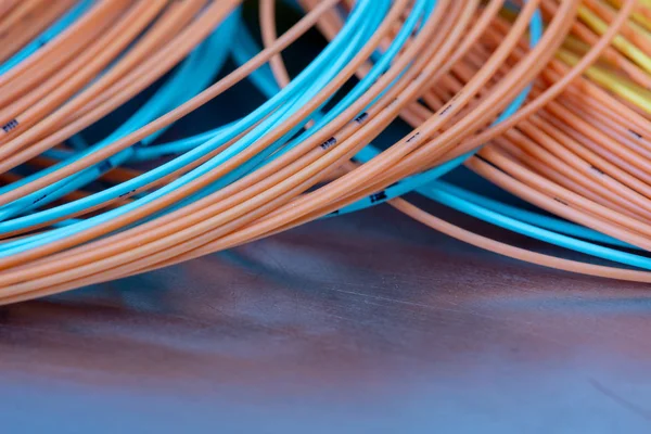 彩色电缆在电信计算机安装中的应用 — 图库照片