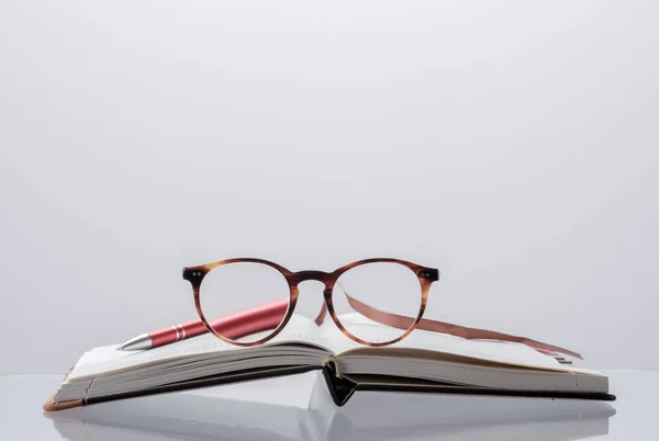 Diary Planner Opened Book Reading Glasses Pen Toned Background — Stock Photo, Image