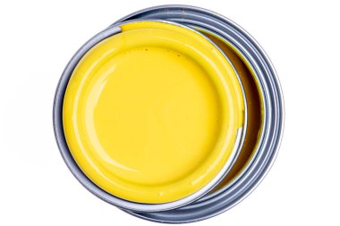 Beyaz arka plan üzerinde izole sarı boya üstten görünüm olabilir