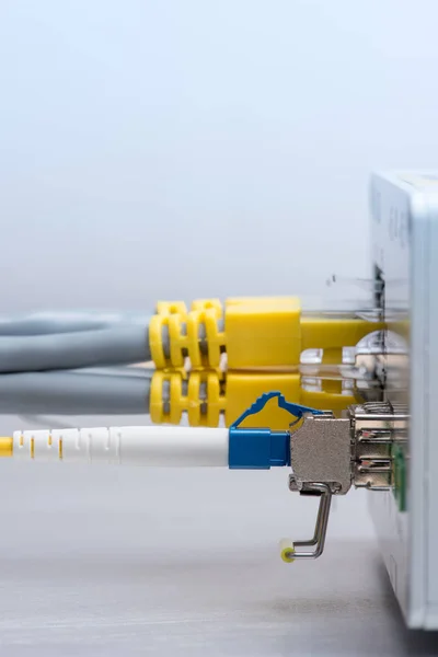 Cabo Cabo Remendo Rede Fibra Óptica Conectam Interruptor — Fotografia de Stock