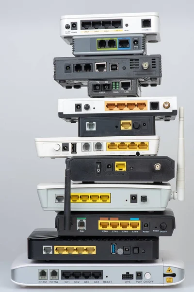 Conceito Reciclagem Eletrônica Dispositivo Rede Antigo Internet Wifi Router Modem — Fotografia de Stock