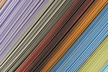 Açık kitap renkli sayfaların makro