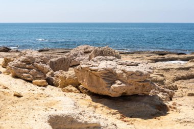 Sainte Croix Martigues Fransa plajı yanında Kayalık sahil