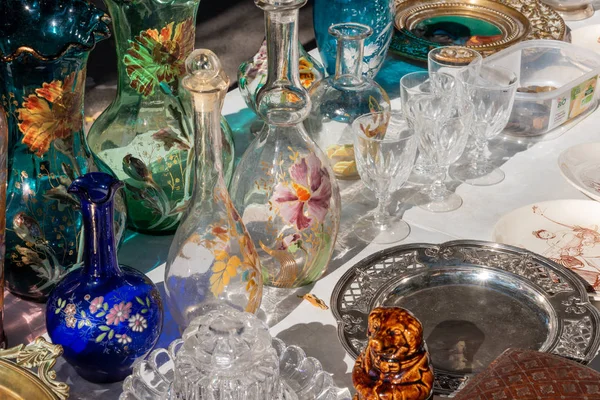 Antieke Glazen Borden Koop Een Provençaalse Vlooienmarkt — Stockfoto