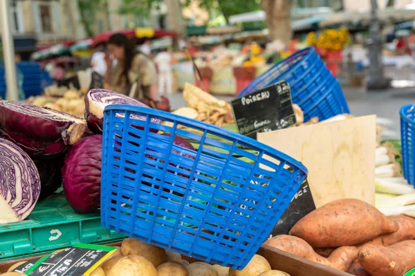 Piaci Kosár Provence Élelmiszer Utcai Piac Standon — Stock Fotó