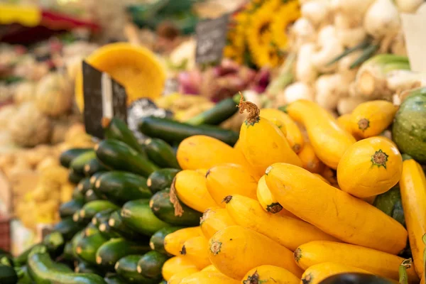 Courgette Rynku Ulicznym Prowansalskim Francja — Zdjęcie stockowe