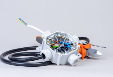 Elektrikli alet ve aksesuar seti