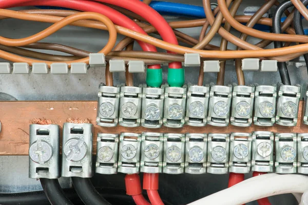 Klemmenblok Met Aansluiting Van Elektrische Koperen Kabel Snoer — Stockfoto