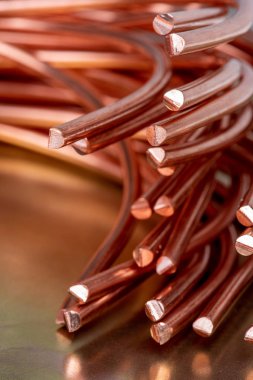 Bakır endüstrisi, metalik yüzeyde parlak küp kablo detayı