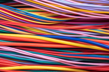Çok renkli elektrik kablosu ve kablo