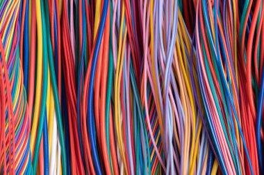 Telekomünikasyon ağ sistemlerindeki kablo ve kabloların kapatılması