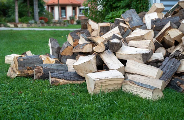 Pile Quartered Firewood Prepared Heating — Stock Photo, Image