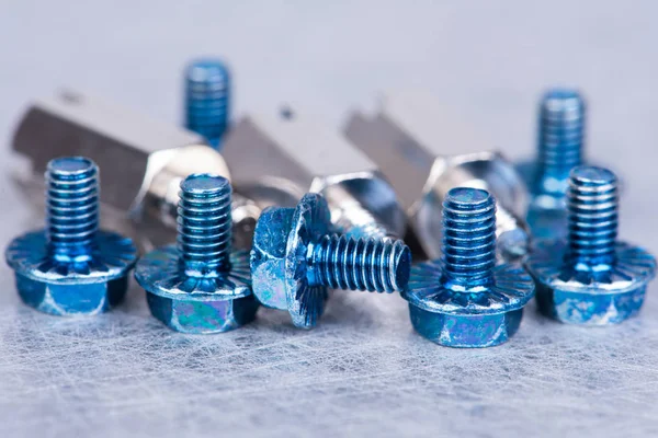 Juego Tornillo Sobre Mesa Metálica Macro —  Fotos de Stock