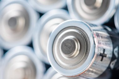 AA alkalin bataryalarının Macro 'su