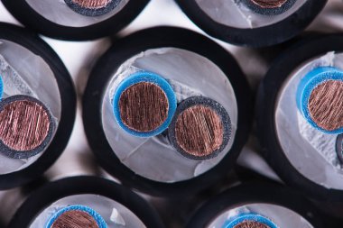 Bakır elektrik kabloları kesitleri yakın çekim