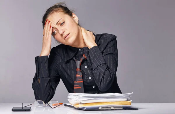 Mujer con dolor de cabeza. —  Fotos de Stock