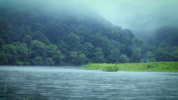 Niebla matutina en el río Dniester — Vídeos de Stock