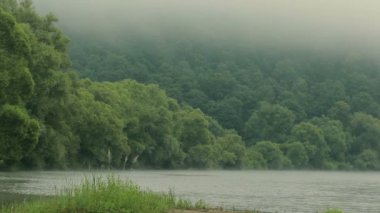 Sabah sis Dinyester Nehri üzerinde