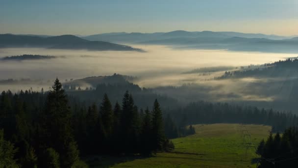 Idő telik el felvétel a reggeli köd Kárpát — Stock videók