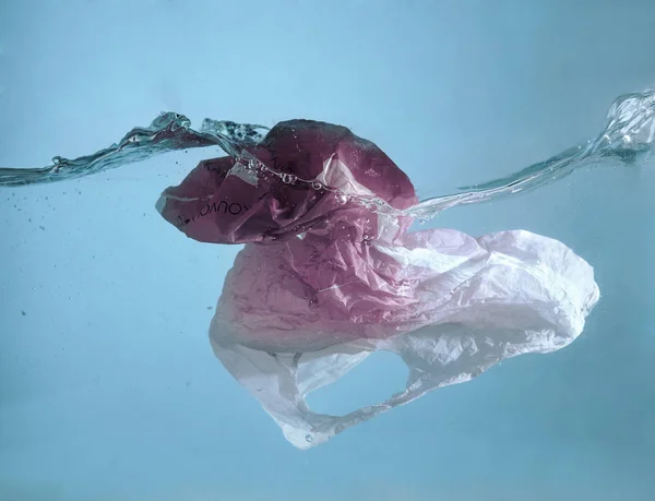 A Pollution problem - plastic bag in the ocean — Stock Photo, Image