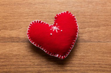 kalp tahta arka planda