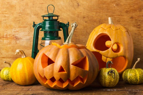 Sonriente Calabaza Tallada Sobre Fondo Rústico Madera — Foto de Stock