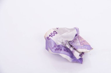 Sıkıştırılmış 100 Rupi Para Birimi Çöp atar