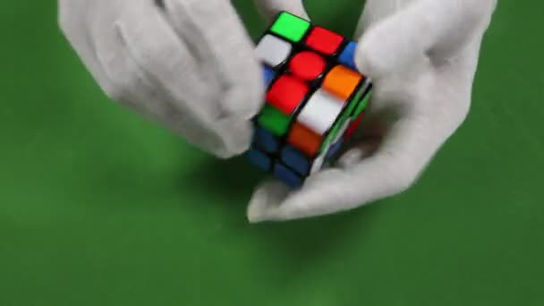 Magic Cube Assembling Green Background — Stock Video