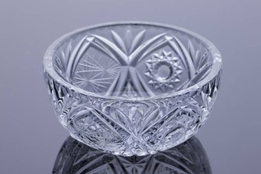 Kristal vazo cam stüdyo arka plan üzerinde