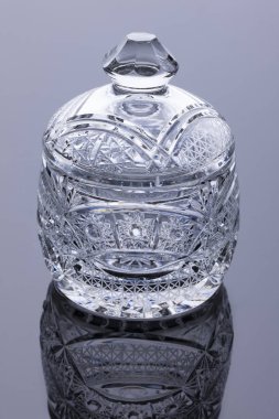 Kristal vazo cam stüdyo arka plan üzerinde