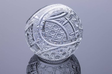 Kristal vazo cam stüdyo arka plan üzerinde