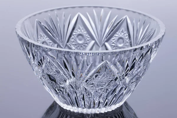 Kristal vazo cam stüdyo arka plan üzerinde