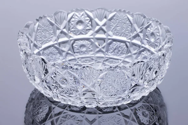 Kristal vazo cam stüdyo arka plan üzerinde