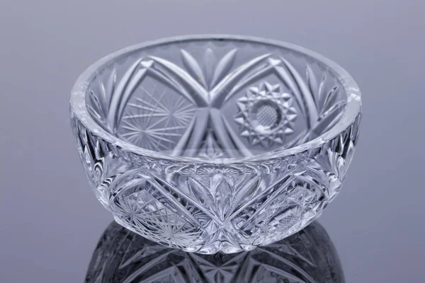 Kristal vazo cam stüdyo arka plan üzerinde