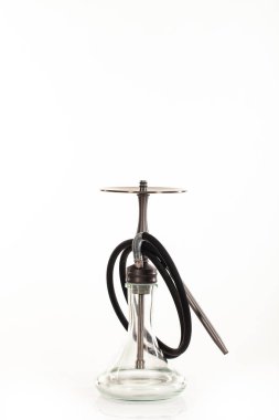 Bir izole studio arka plan üzerinde geleneksel Doğu nargile