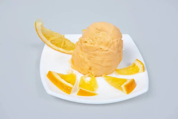 Морозиво з помаранчевий — стокове фото